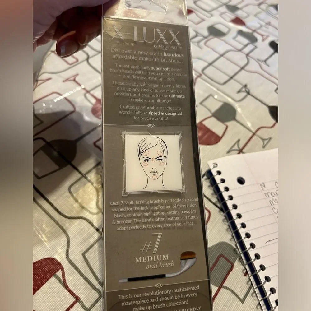 NWT/NIB oval make up brush by Brush Works